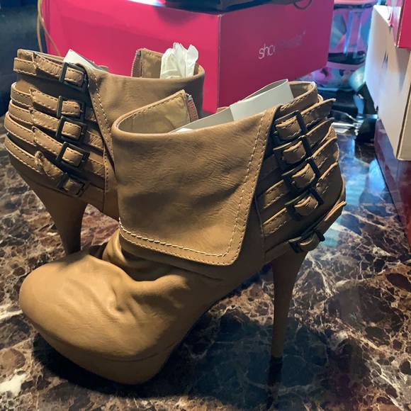 SOLD 5in platform ankle booties - Picture 4 of 5